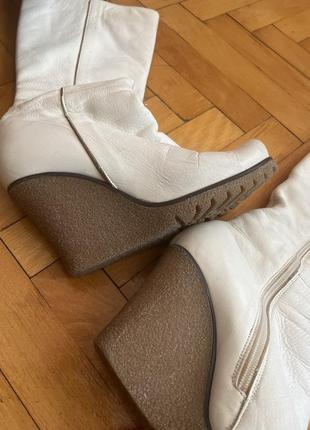 Шкіряні білі чоботи на платформі6 фото