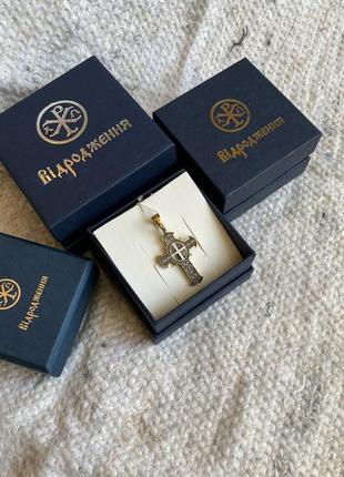 Серебряный крестик с позолотой и бриллиантом4 фото