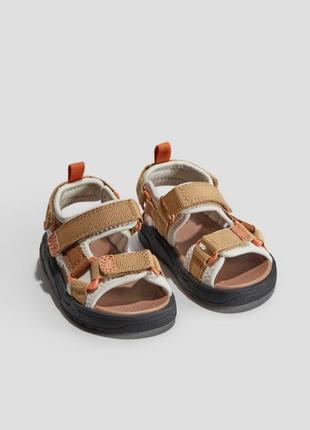 Сандалии фирмы h&m (размер: 23, 24, 25)