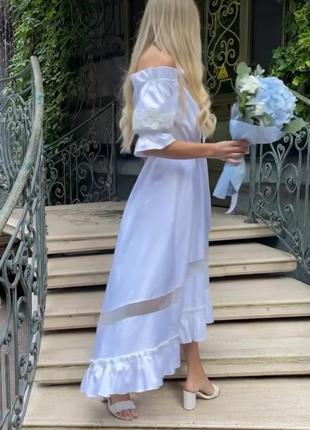 Платье белое праздничное
