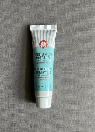 Зволожуючи крем first aid beauty brighten + glow moisturizer with vitamin c