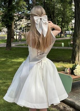 Белое выпускное платье