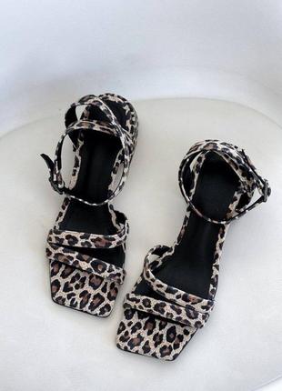 Босоніжки колір на вибір