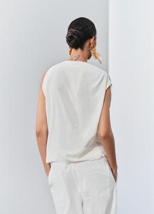 Асимметричный топ с домотканым эффектом