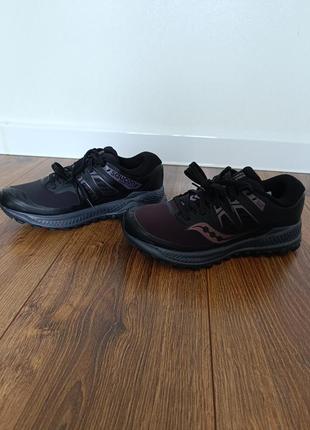 Новые беговые кроссовки saucony