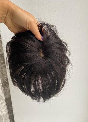 1913 накладка чубчик из натуральных волос темно-коричневого цвета с имитацией роста...