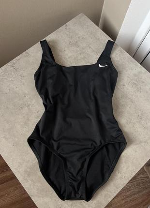 Женский слитный купальник nike чёрный с u-образной спинкой, размер xs (small) однотонный базовый