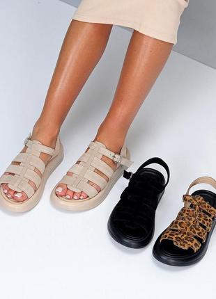 Босоніжки жіночі леопардові та однотонні