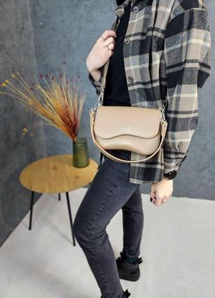 Жіноча сумка на плече з клапаном крос-боді з еко шкіри з широким ременем..