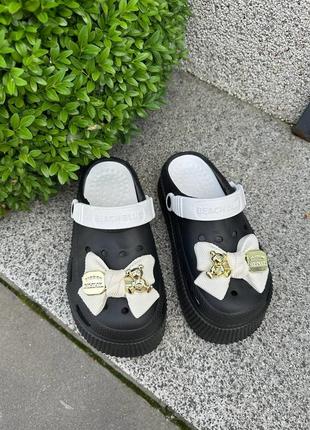 Жіночі крокси crocs beach blue (чорні з бантом)