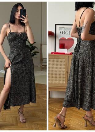 Женское платье макси на тонких бретелях