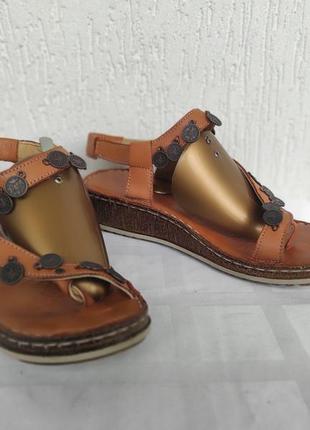 Босоножки кожанние pavers р.37