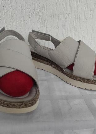Босоножки кожанние pavers р.39