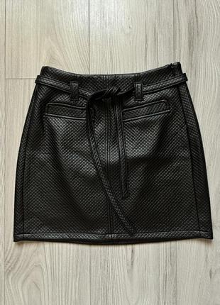 Стильная черная юбка
