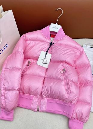Пуховик moncler ніжно-рожевого кольору в наявностi