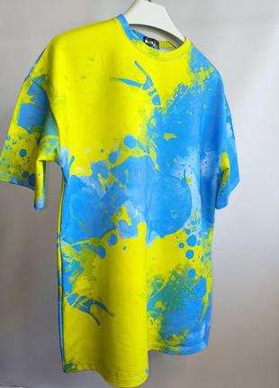 Яскрава сукня