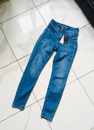 Новые джинсы скинни с логотипом из страз swarovski guess HWVB81 275 фото