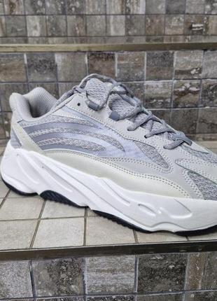 Кросівки чоловічі adidas boost 700