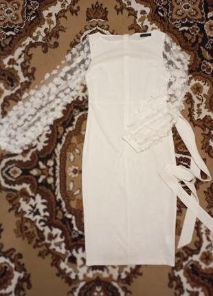 Біла святкова, вечірня сукня з пишними рукавами з квітами