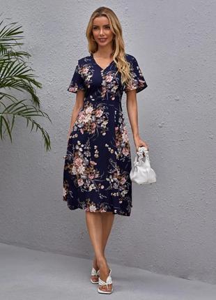 Легка сукня у квітковий принт розміру m