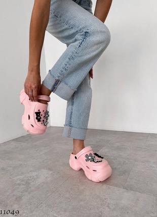 Кроксы шлепанцы со съемными джибитсами женские розовые белые черные 36-41