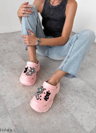 Кроксы шлепанцы со съемными джибитсами женские розовые белые черные 36-41