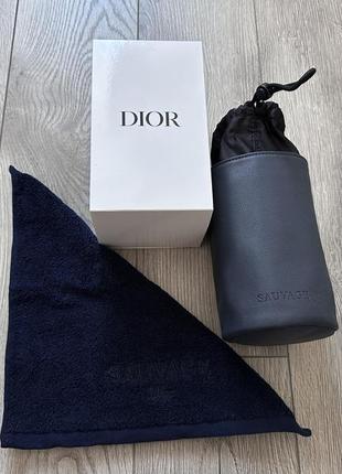 Брендовая люкс косметичка с полотенцем от dior