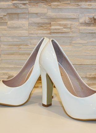 Туфлі жіночі білі на підборах т926