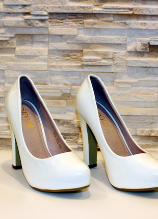 Туфлі жіночі білі на підборах т926