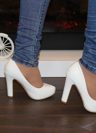Туфлі жіночі білі на підборах т926