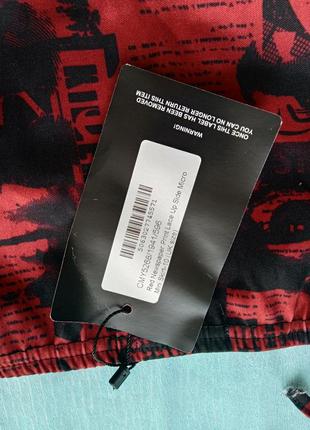 Красная черная мини юбка с принтом газета на завязках plt prettylittlething новая с биркой7 фото