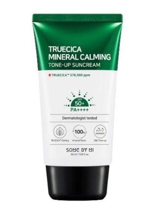 Крем some by mi truecica mineral calming tone up suncream spf 50pa++++ сонцезахисний з тонуючими здібностями, 50 мл