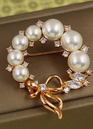 Брошка xuping jewelry віночок із перлів 3,8 см золотиста