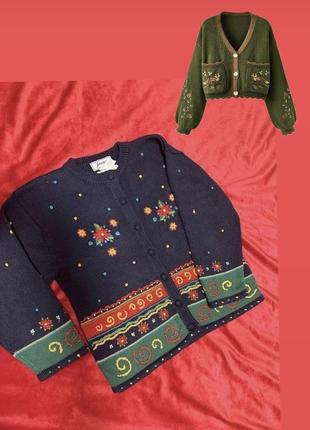 Трендовий светрик для дівчинки з вишивкою