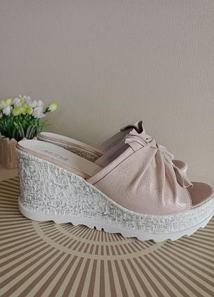 Жіночі шкіряні сабо- шлепаньці гарні зручні єлегантні.mida!україна!