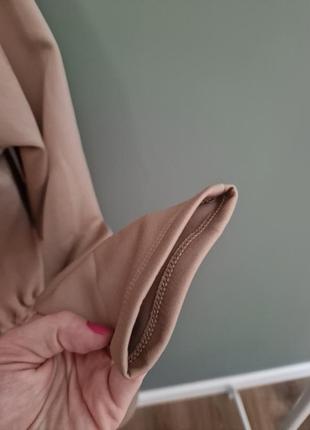 Бежеве плаття на довгий рукав