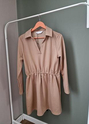 Бежеве плаття на довгий рукав