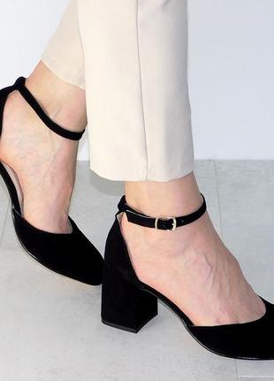 Туфли замшевые на устойчивом каблуке женские с ремешком черные1 фото