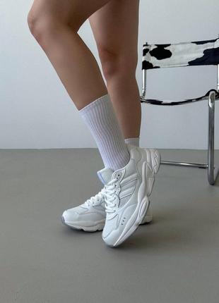 Легенькі та зручні жіночі кросівки / демісезонні / весняні, літні, осінні / текстиль, сітка, шкіра / чорні, білі6 фото