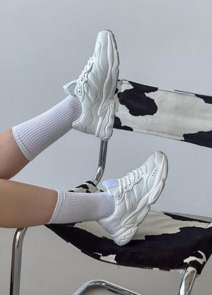 Легенькі та зручні жіночі кросівки / демісезонні / весняні, літні, осінні / текстиль, сітка, шкіра / чорні, білі5 фото