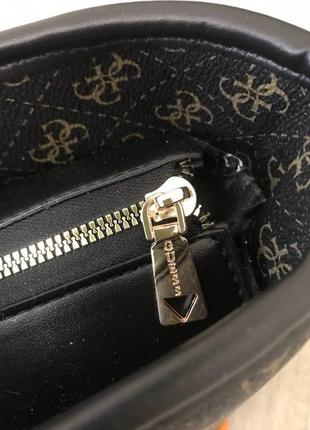 Стильна сумочка guess