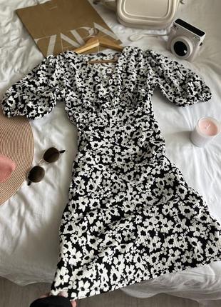 Нове плаття у квітковий принт zara