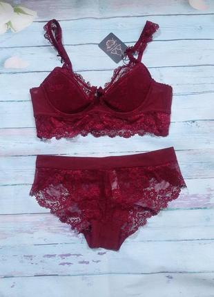 Красивый сексуальный комплект белья кружево