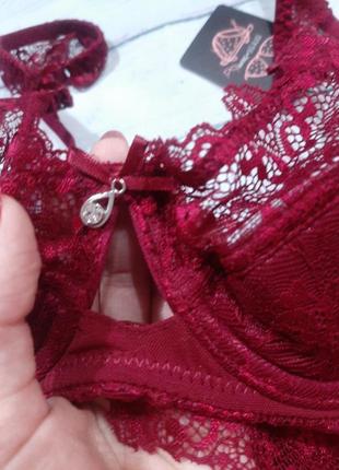 Красивый сексуальный комплект белья кружево