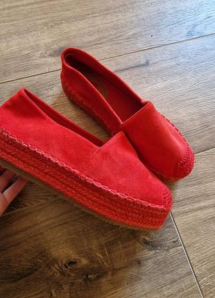 Замшеві червоні туфельки6 фото