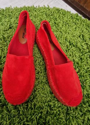 Замшеві червоні туфельки5 фото