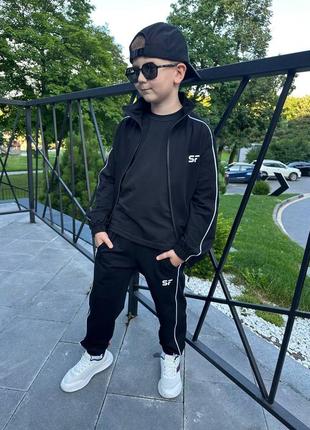 Стильний спортивний костюм