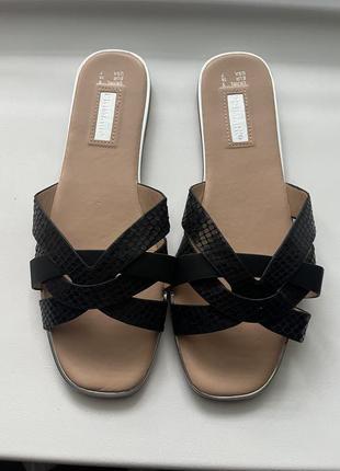 Красивые шлепанцы primark