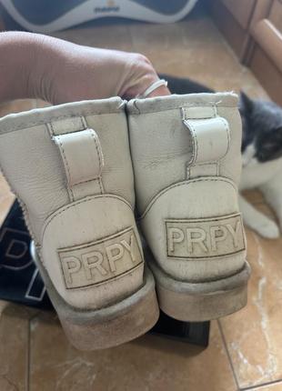 Жіночі білі шкіряні уггі prpy