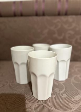 Продам білі керамічні склянки ikea в ідеальному стані.2 фото